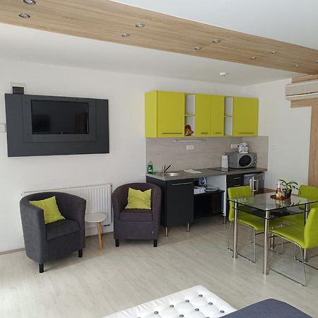 Ujhely Apartmanhaz Siofok Bagian luar foto