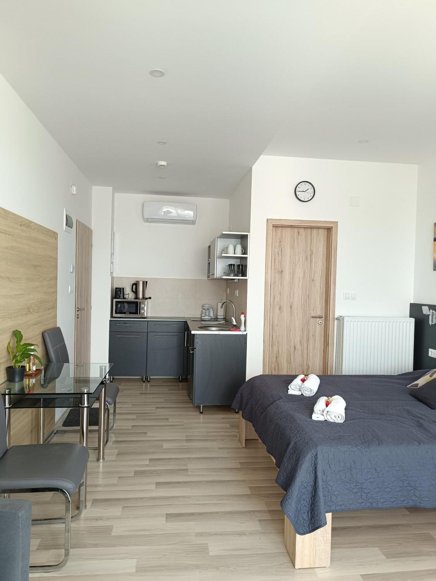 Ujhely Apartmanhaz Siofok Bagian luar foto