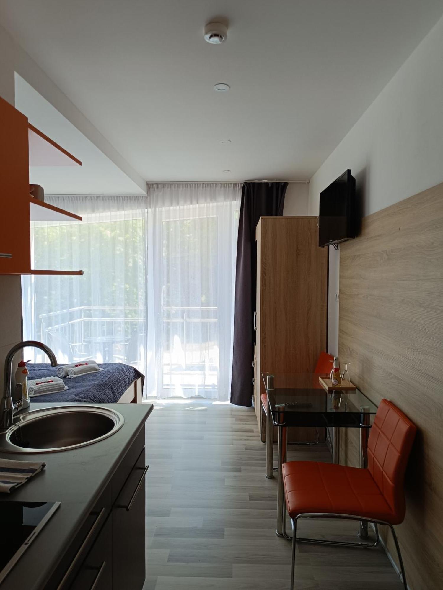 Ujhely Apartmanhaz Siofok Bagian luar foto