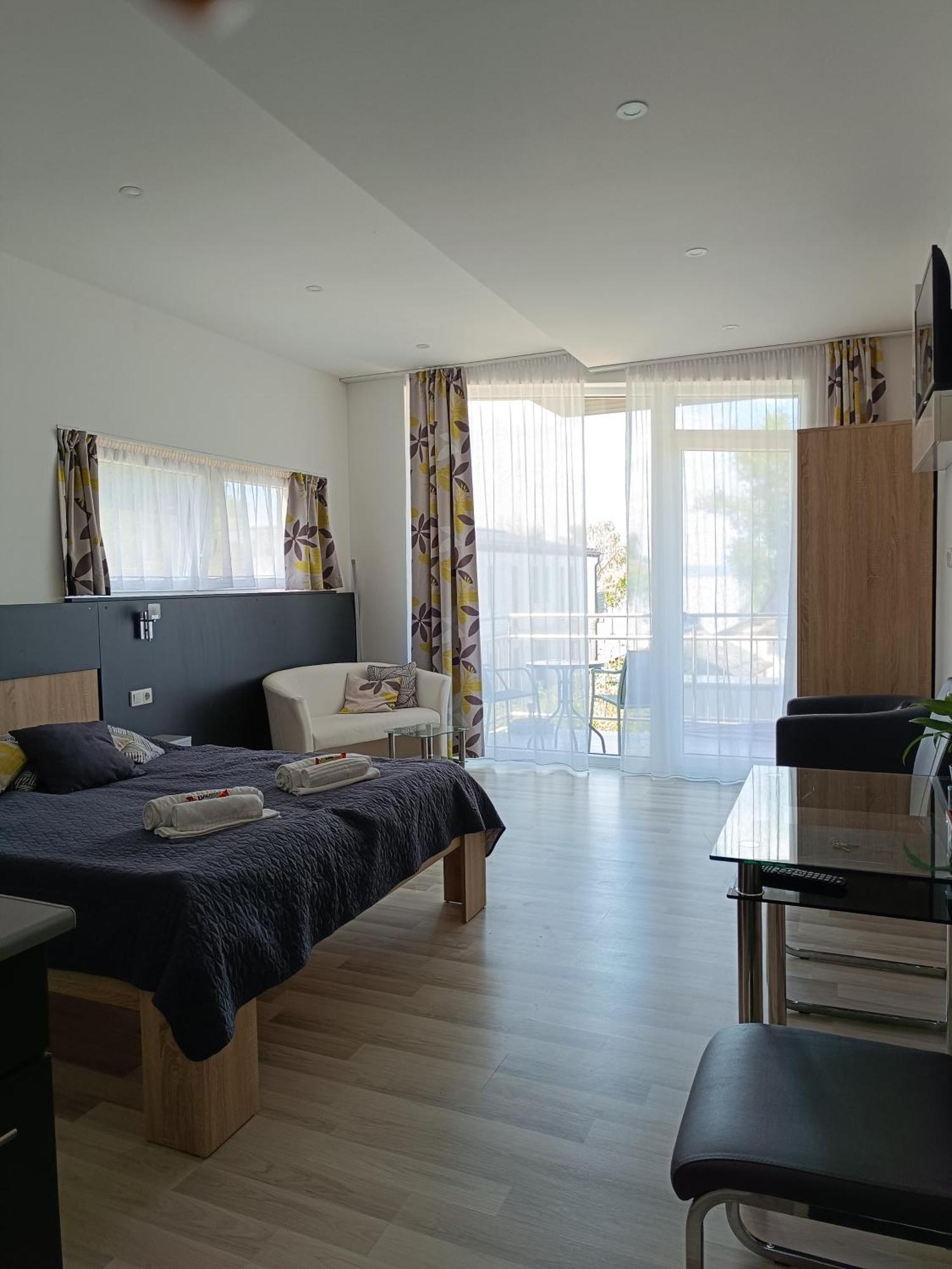 Ujhely Apartmanhaz Siofok Bagian luar foto