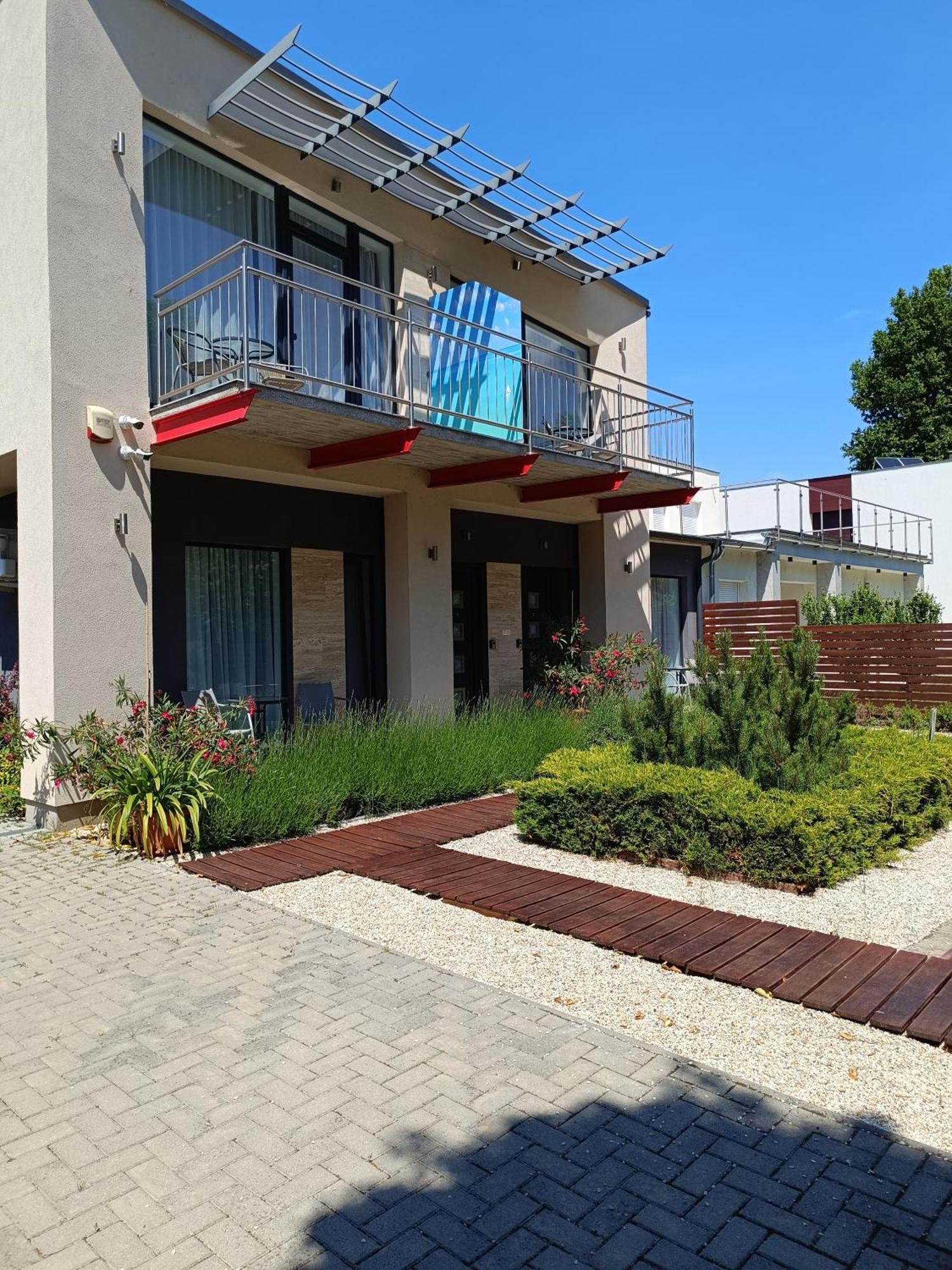 Ujhely Apartmanhaz Siofok Bagian luar foto